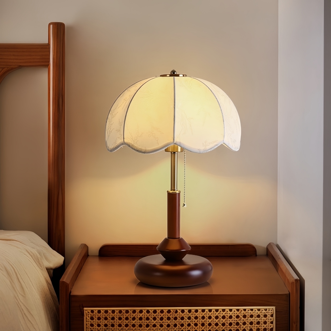 Home Decor Fabric - مصباح طاولة قبة مزخرفة بتصميم عتيق